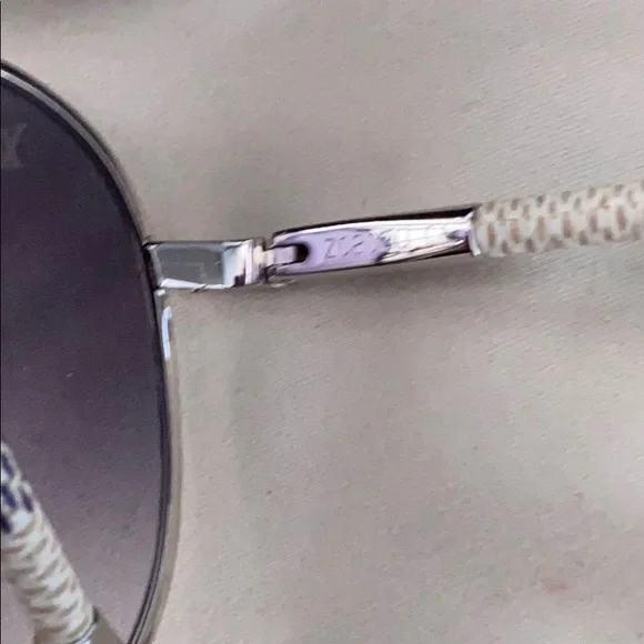 Louis Vuitton sunglasses - Picture 6 of 8